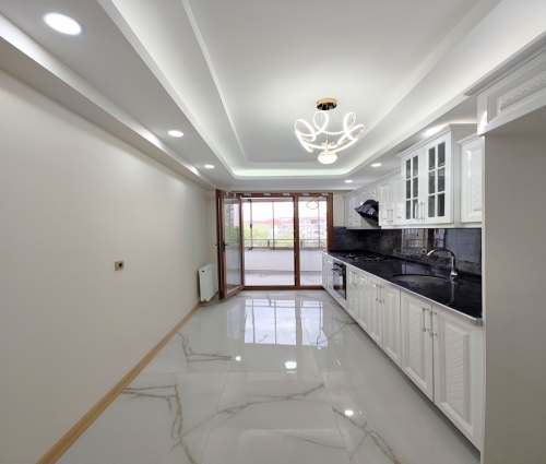 BEYLİKDÜZÜ KARVENDEN FERAH VE KULLANIŞLI 3+1 GENİŞ DAİRE